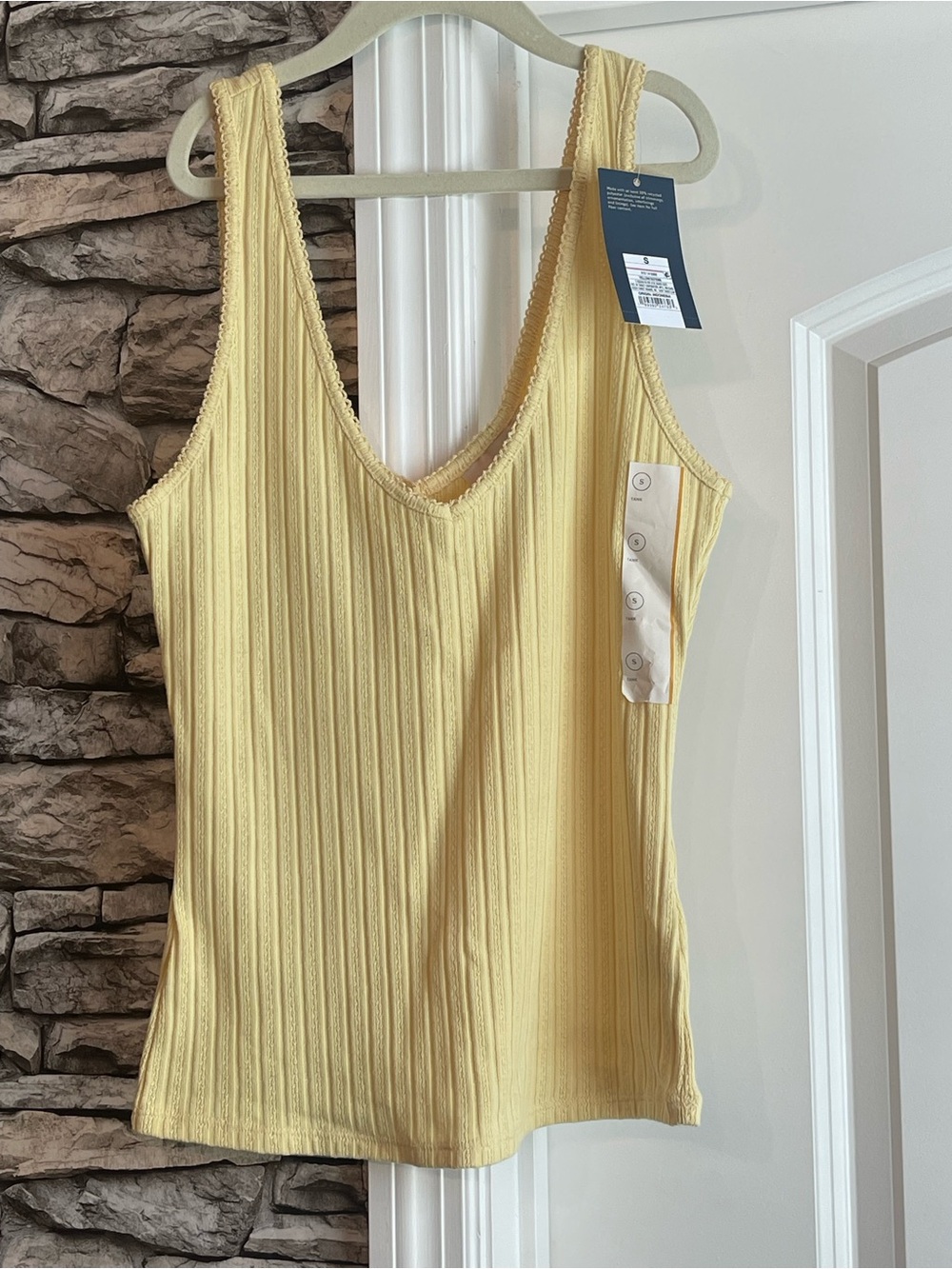 Universal Thread Sleeveless Ribbed V-Neck Tank Top - Pale Yellow Size S NWT